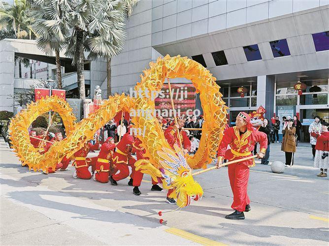 江南体育-比赛节奏急促紧张，观众热情高涨